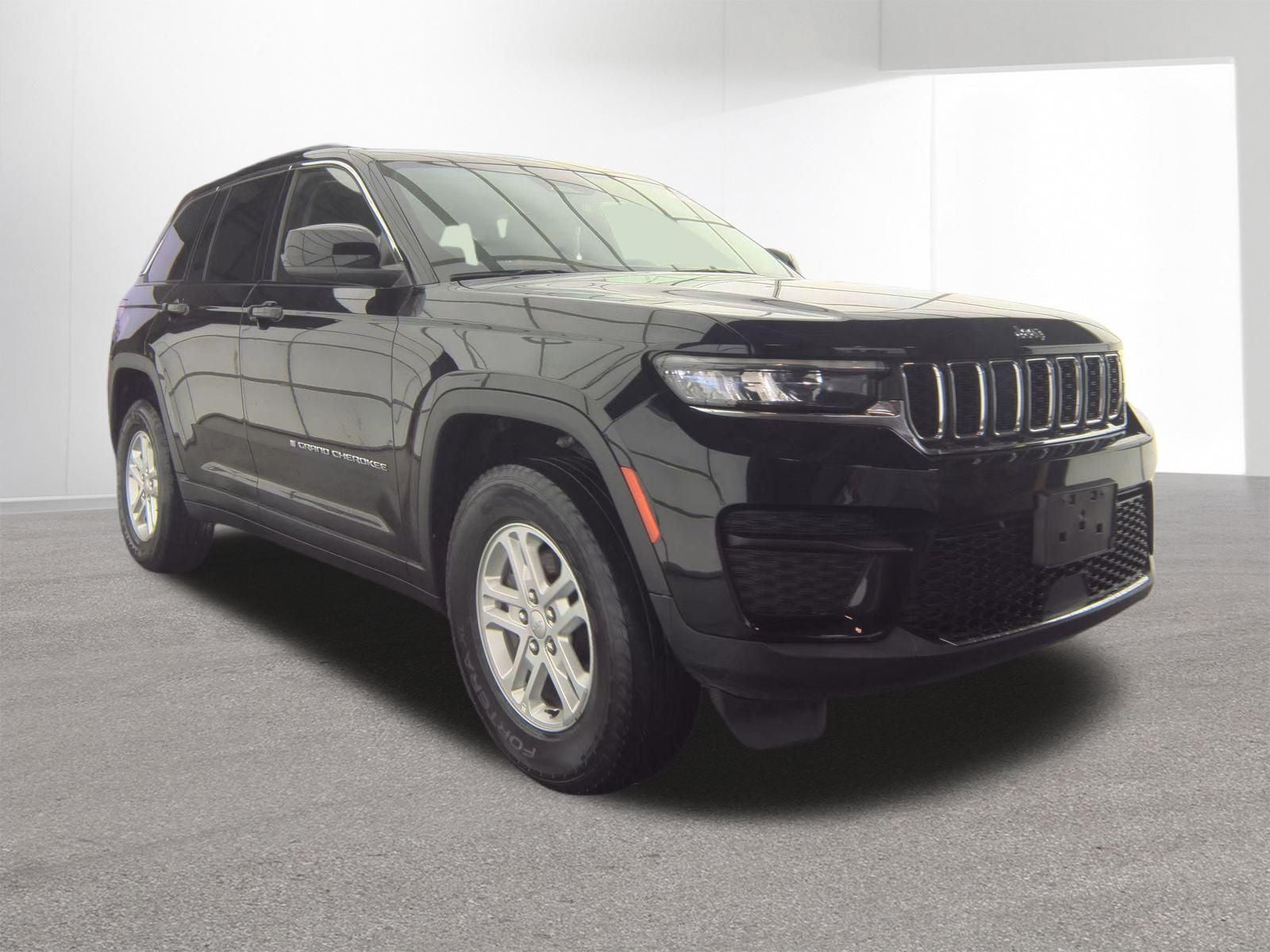 2023 Jeep Grand Cherokee Laredo 4WD