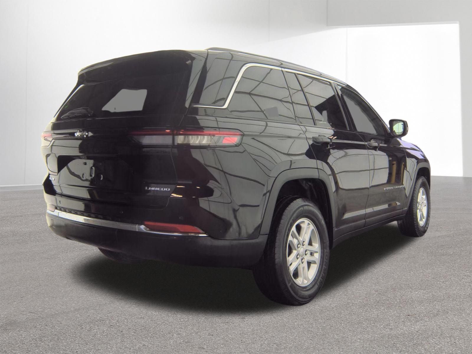 2023 Jeep Grand Cherokee Laredo 4WD