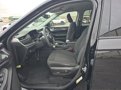 2023 Jeep Grand Cherokee Laredo 4WD