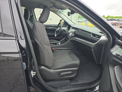 2023 Jeep Grand Cherokee Laredo 4WD