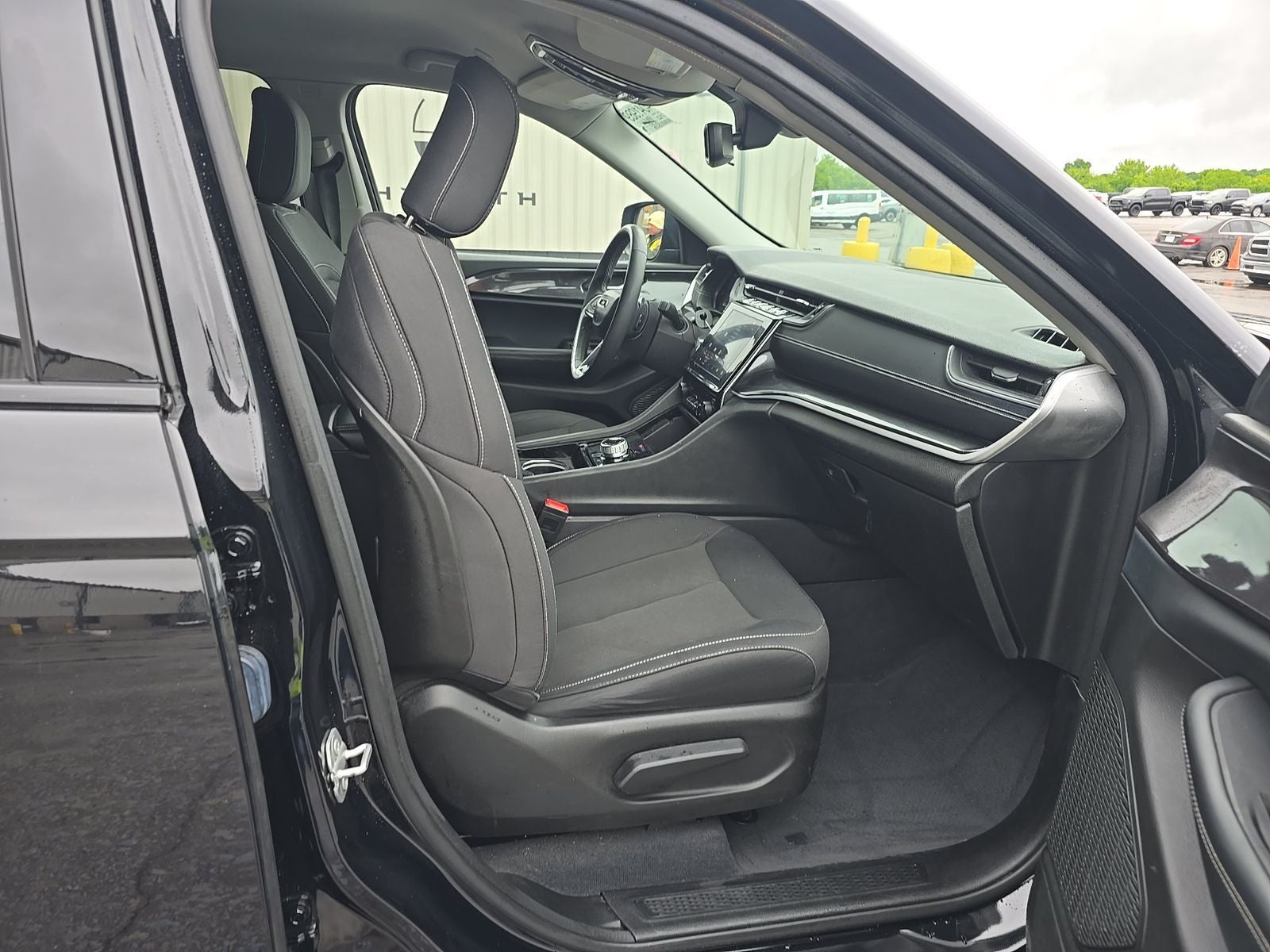 2023 Jeep Grand Cherokee Laredo 4WD