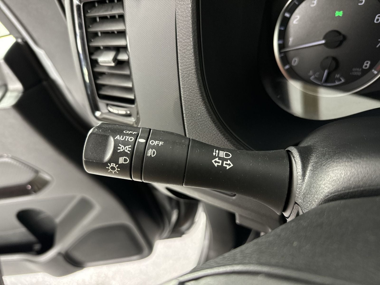 2023 Nissan Frontier SV Midnight Edition Package