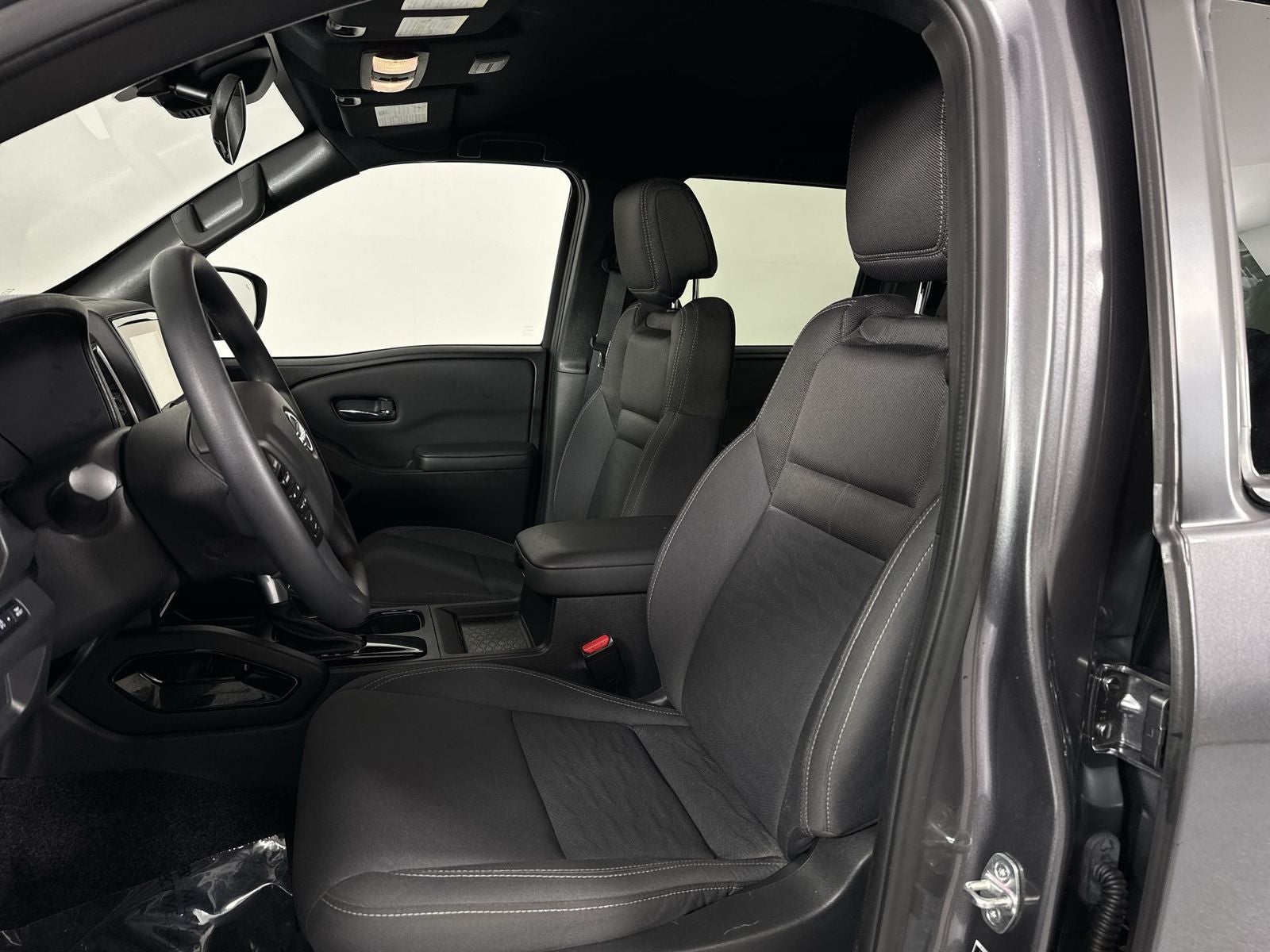 2023 Nissan Frontier SV Midnight Edition Package