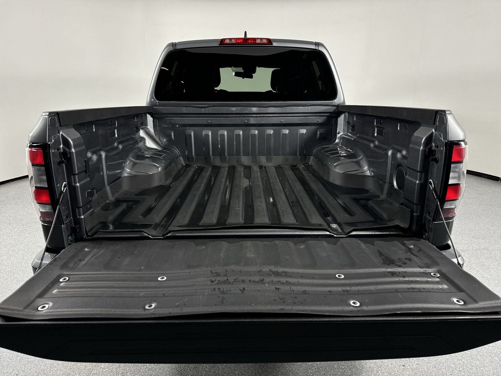 2023 Nissan Frontier SV Midnight Edition Package