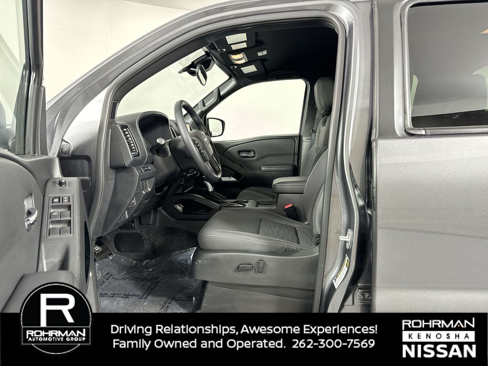 2023 Nissan Frontier SV Midnight Edition Package