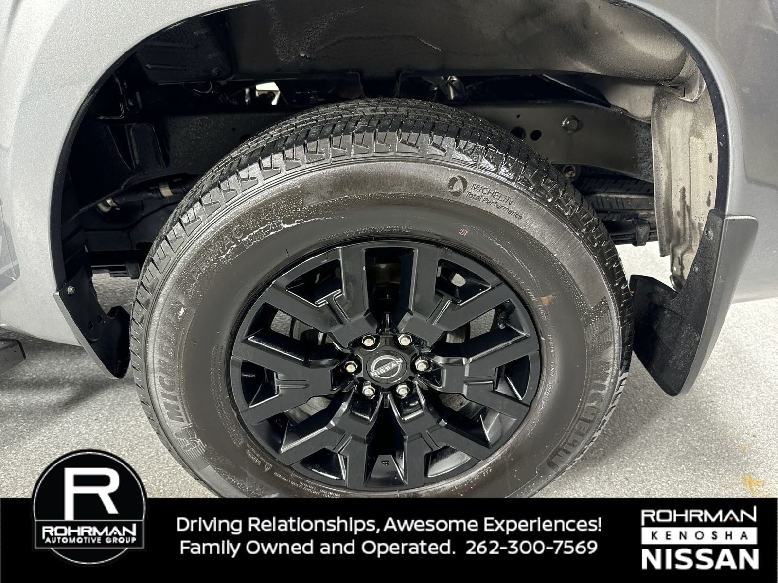 2023 Nissan Frontier SV Midnight Edition Package