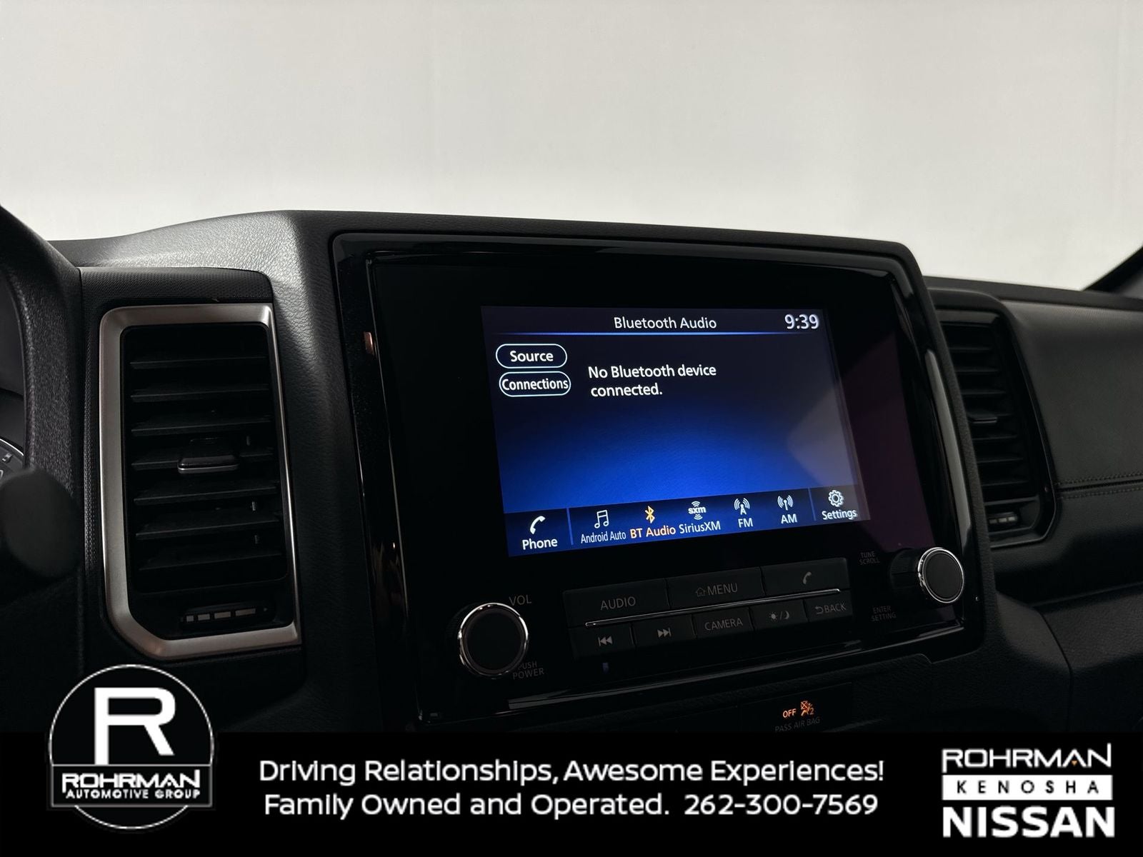 2023 Nissan Frontier SV Midnight Edition Package