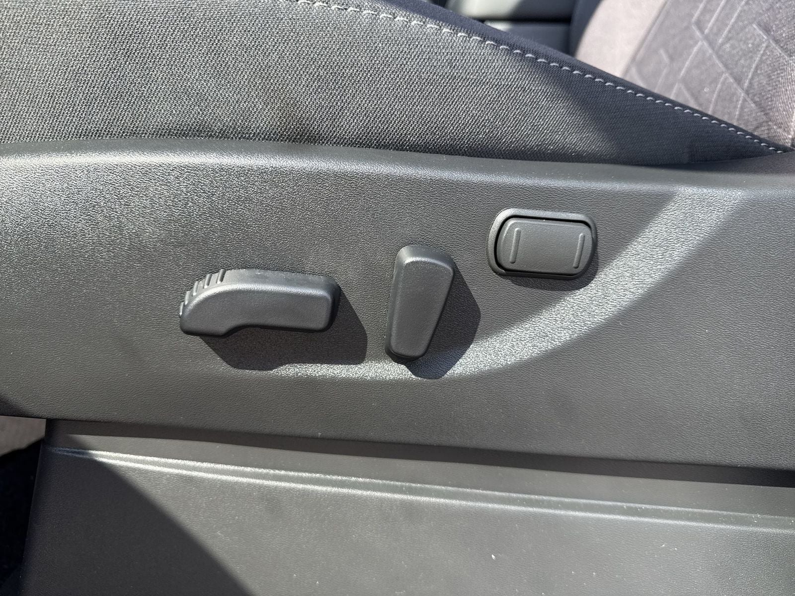 2026 Nissan Frontier SV Dark Armor Package