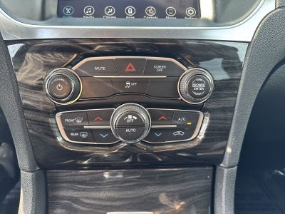 2017 Chrysler 300 Limited