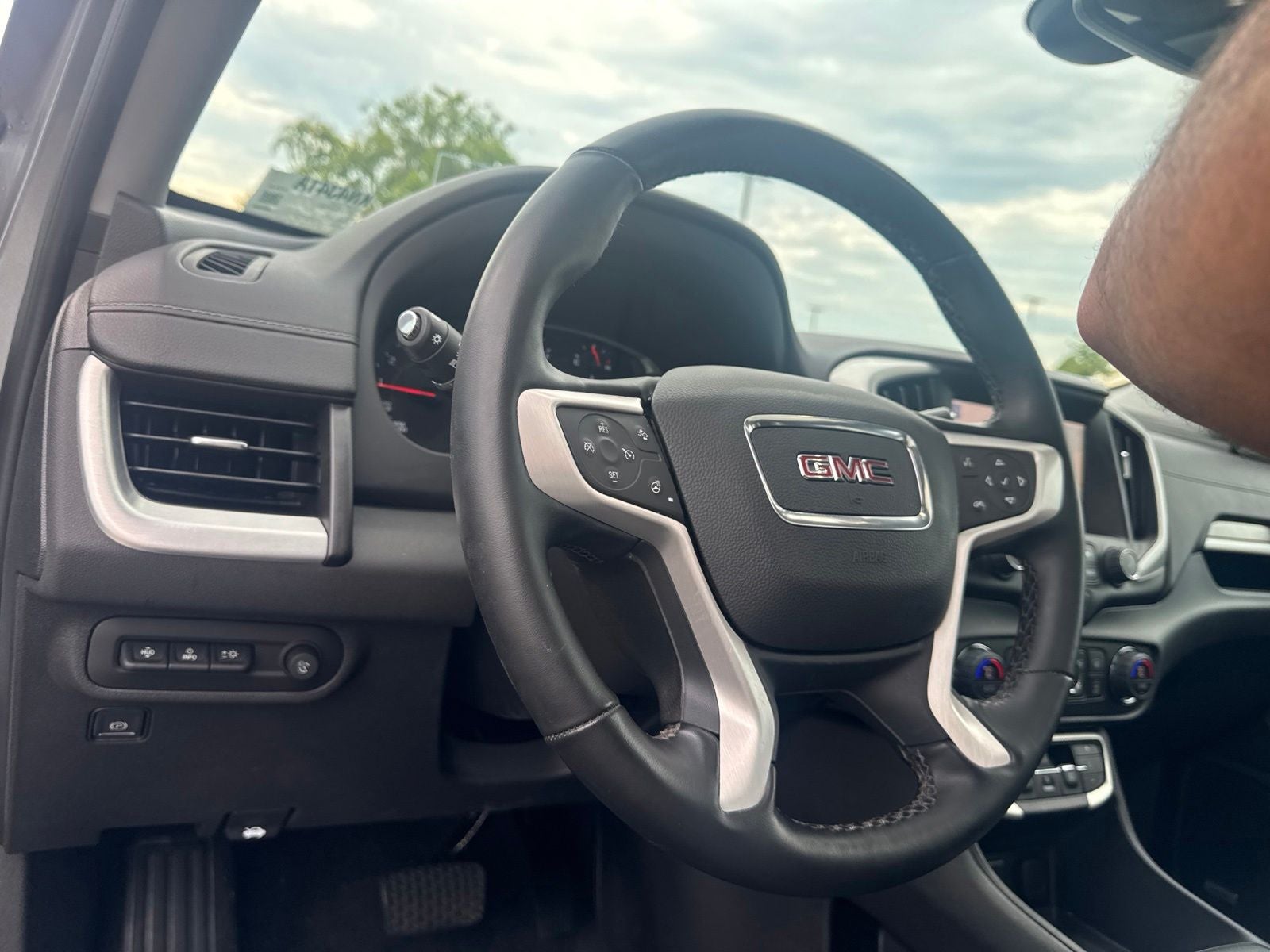 2023 GMC Terrain SLT