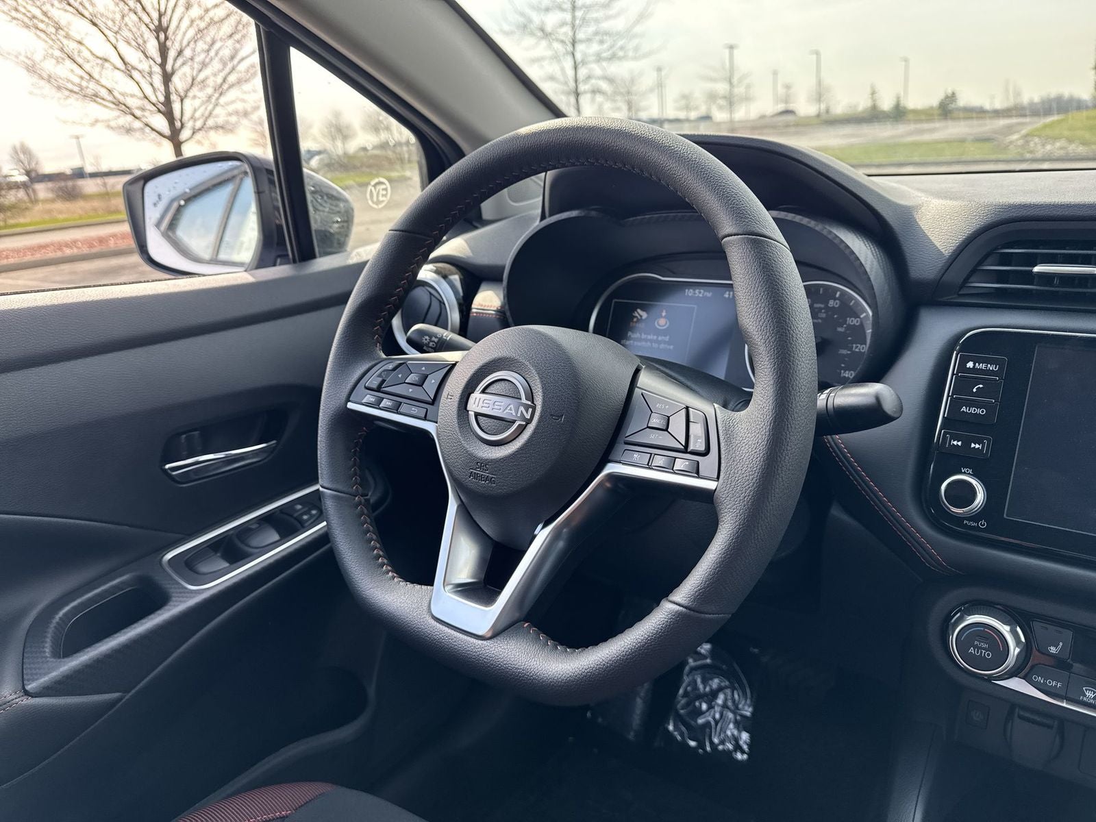 2025 Nissan Versa 1.6 SR
