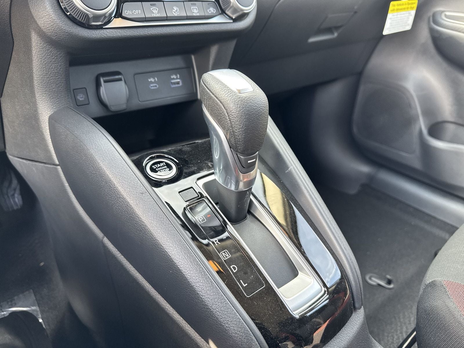 2025 Nissan Versa 1.6 SR