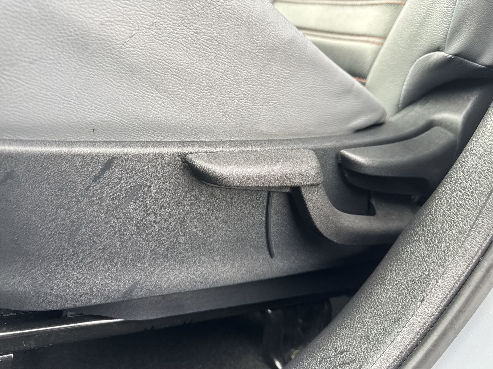 2023 Nissan Kicks SR Premium Package