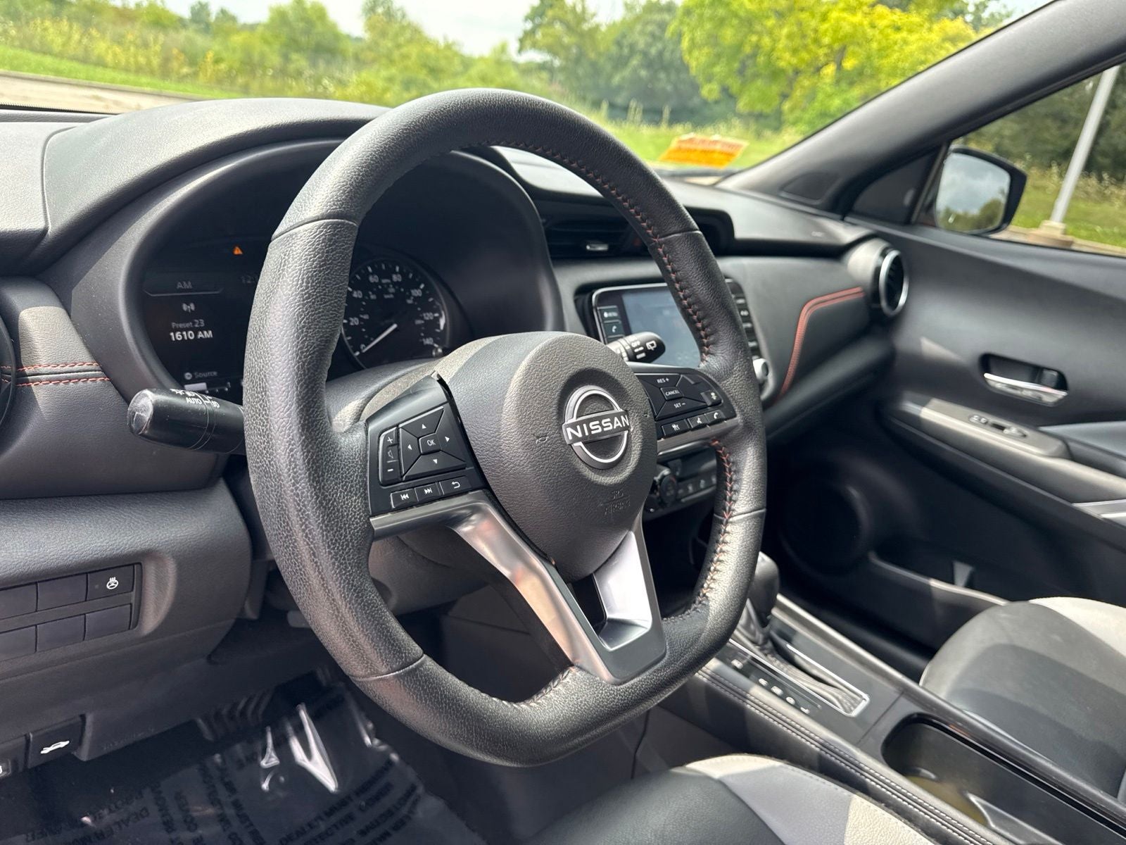 2022 Nissan Kicks SR