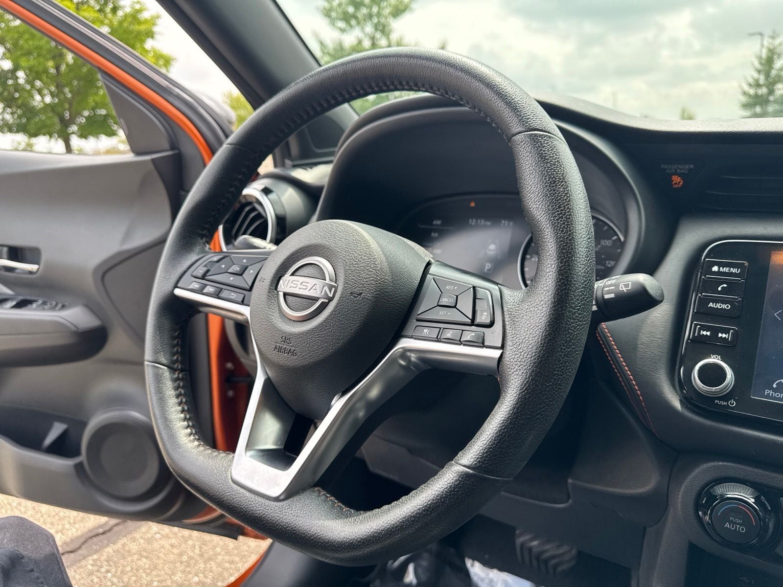 2022 Nissan Kicks SR
