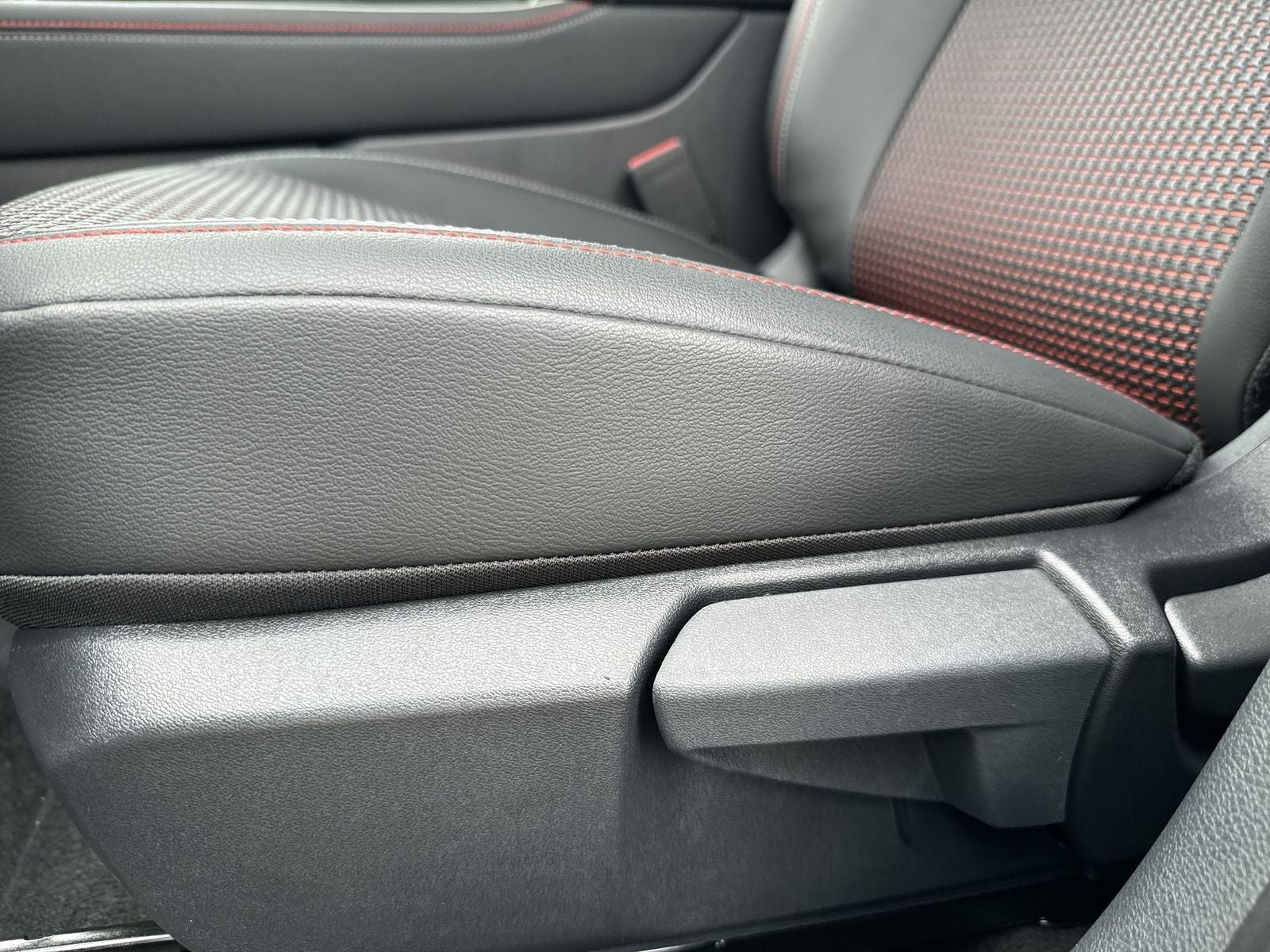 2026 Nissan Kicks SR AWD Cold Weather Package