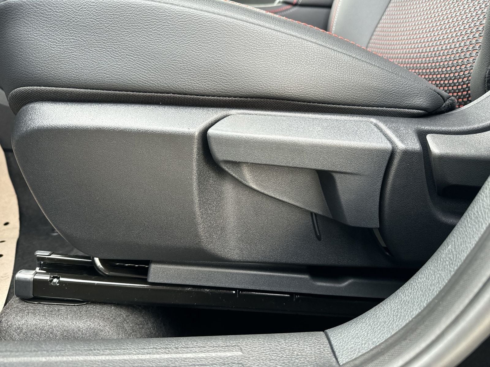 2026 Nissan Kicks SR AWD Cold Weather Package