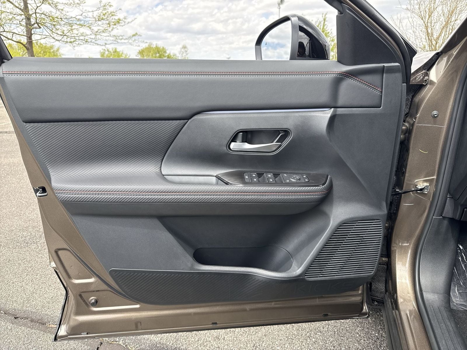 2026 Nissan Kicks SR AWD Cold Weather Package