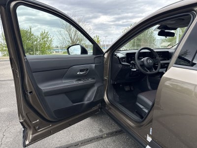 2026 Nissan Kicks SR AWD Cold Weather Package