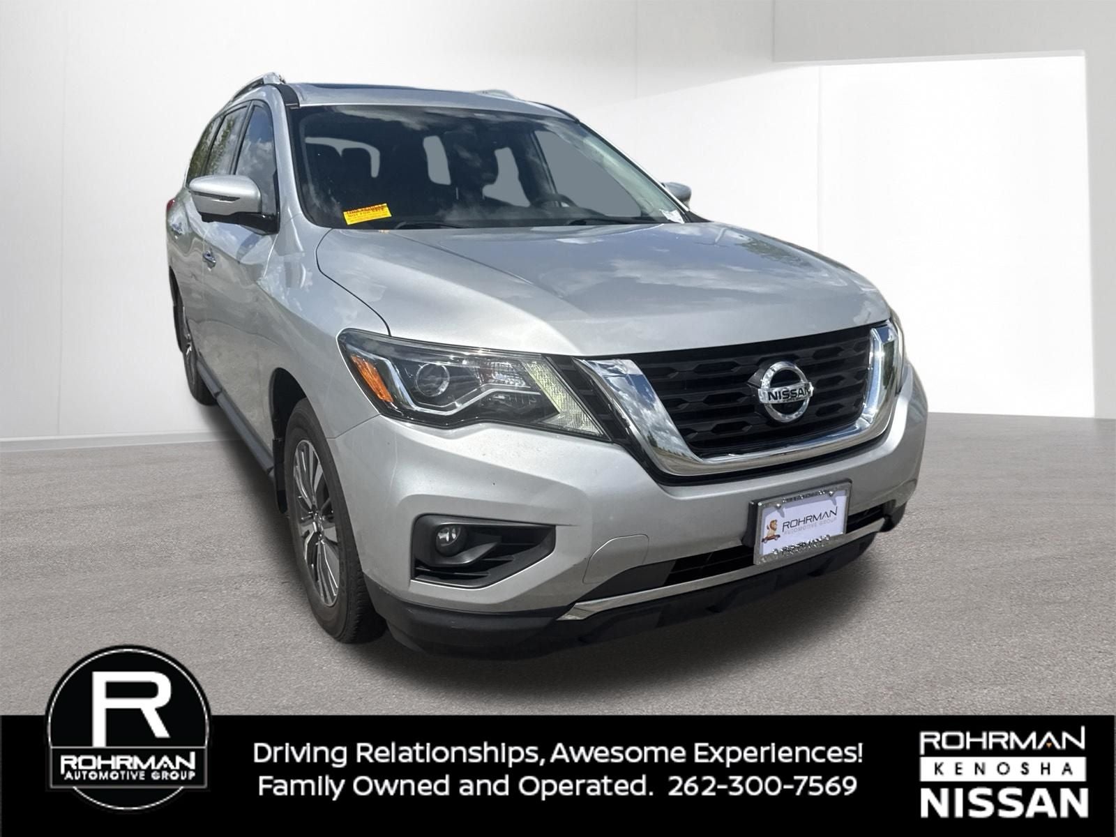 Used 2017 Nissan Pathfinder SL with VIN 5N1DR2MN2HC668946 for sale in Kenosha, WI