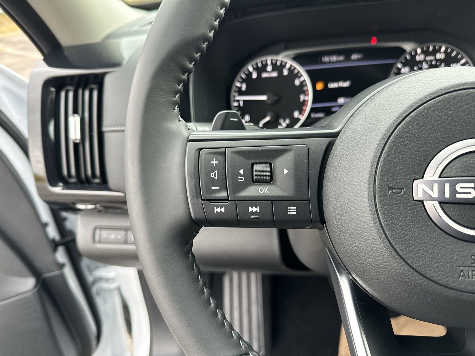 2025 Nissan Pathfinder SV Black Appearance Package