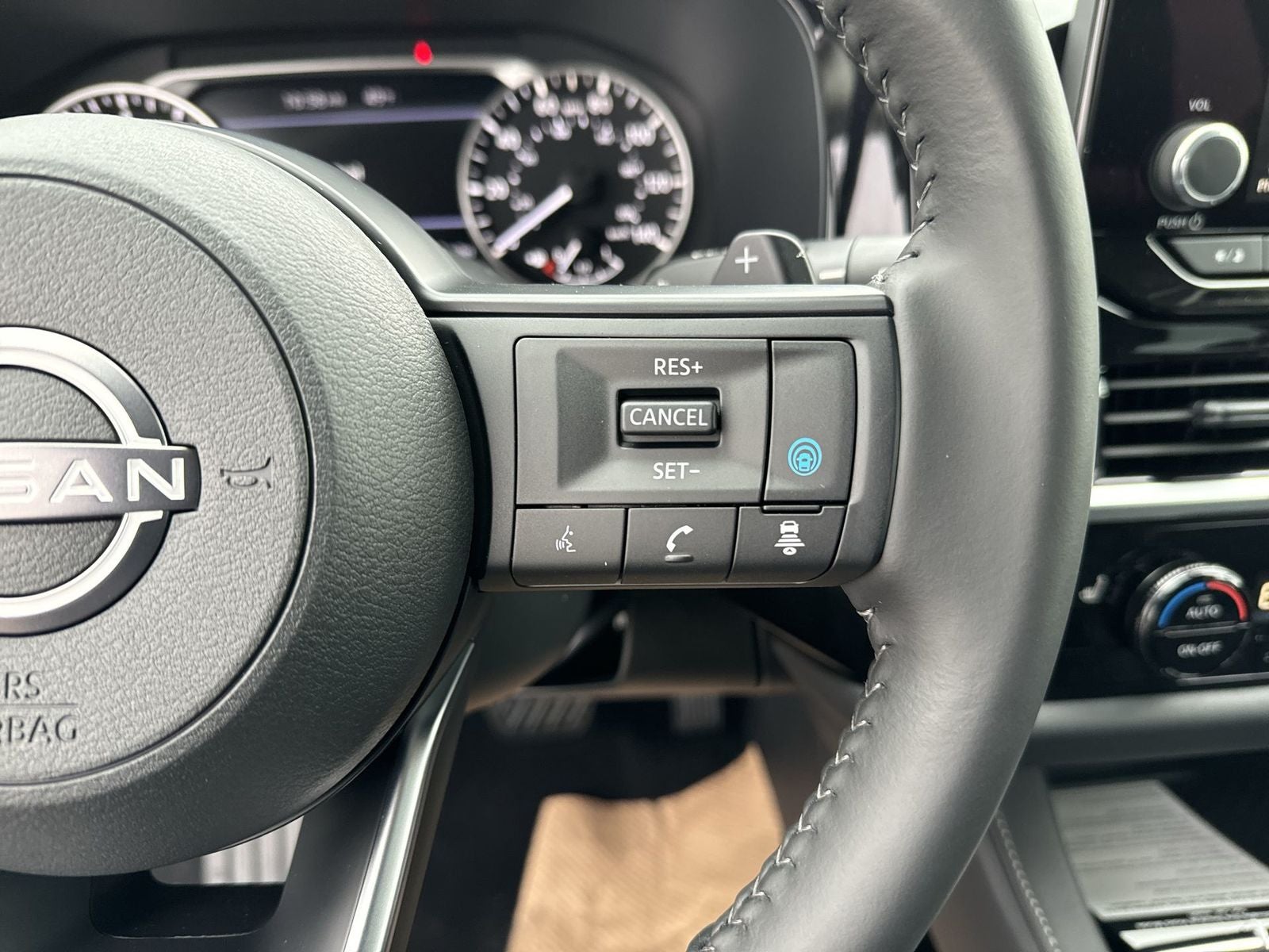 2025 Nissan Pathfinder SV Black Appearance Package