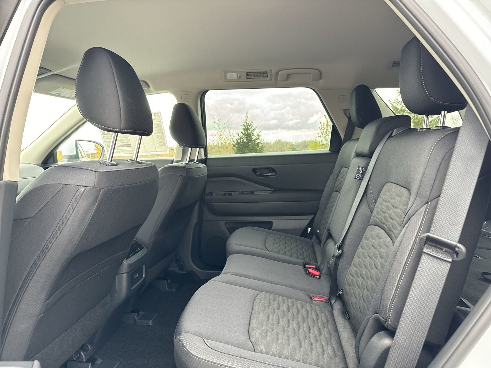 2025 Nissan Pathfinder SV Black Appearance Package