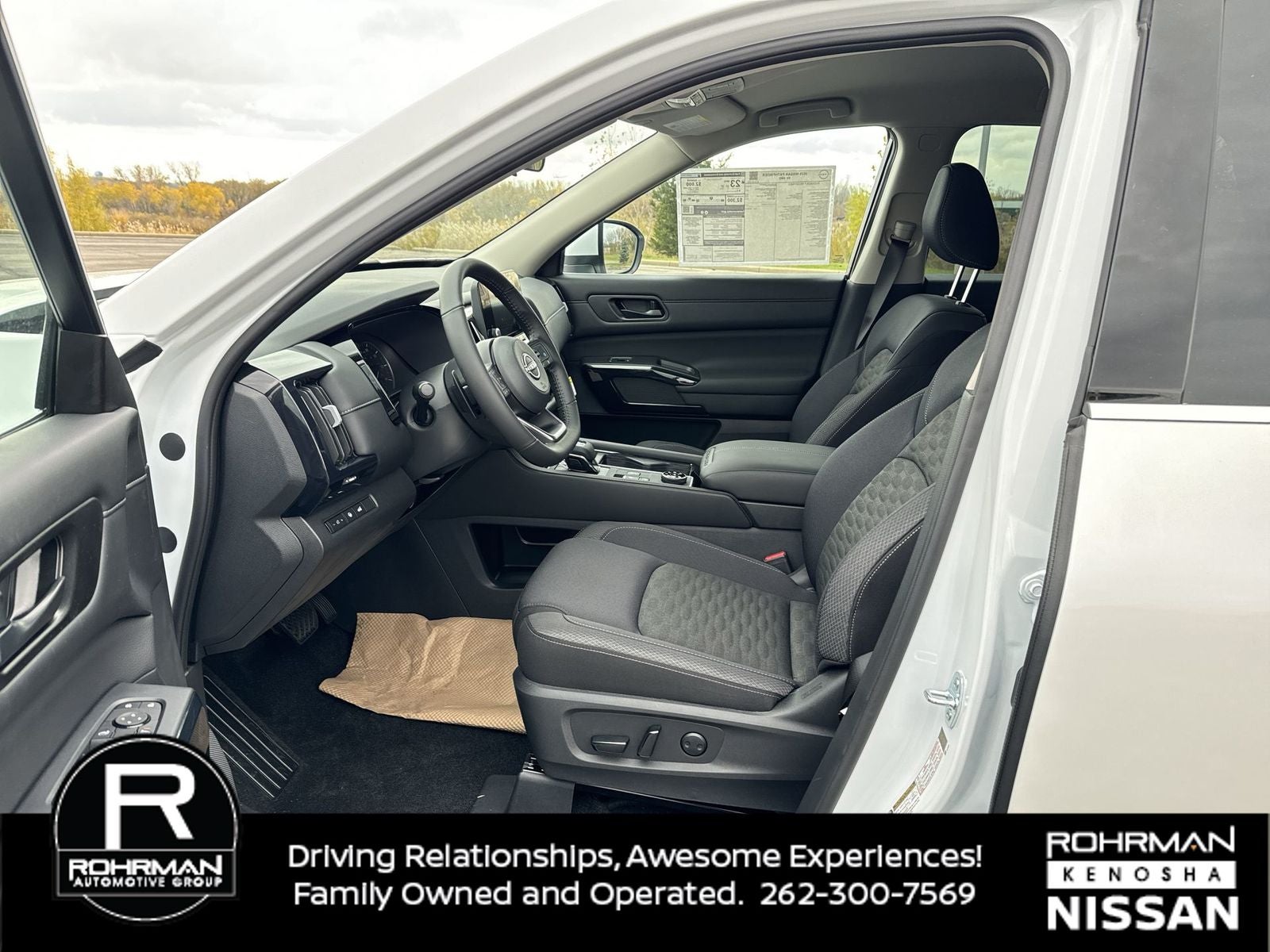 2025 Nissan Pathfinder SV Black Appearance Package