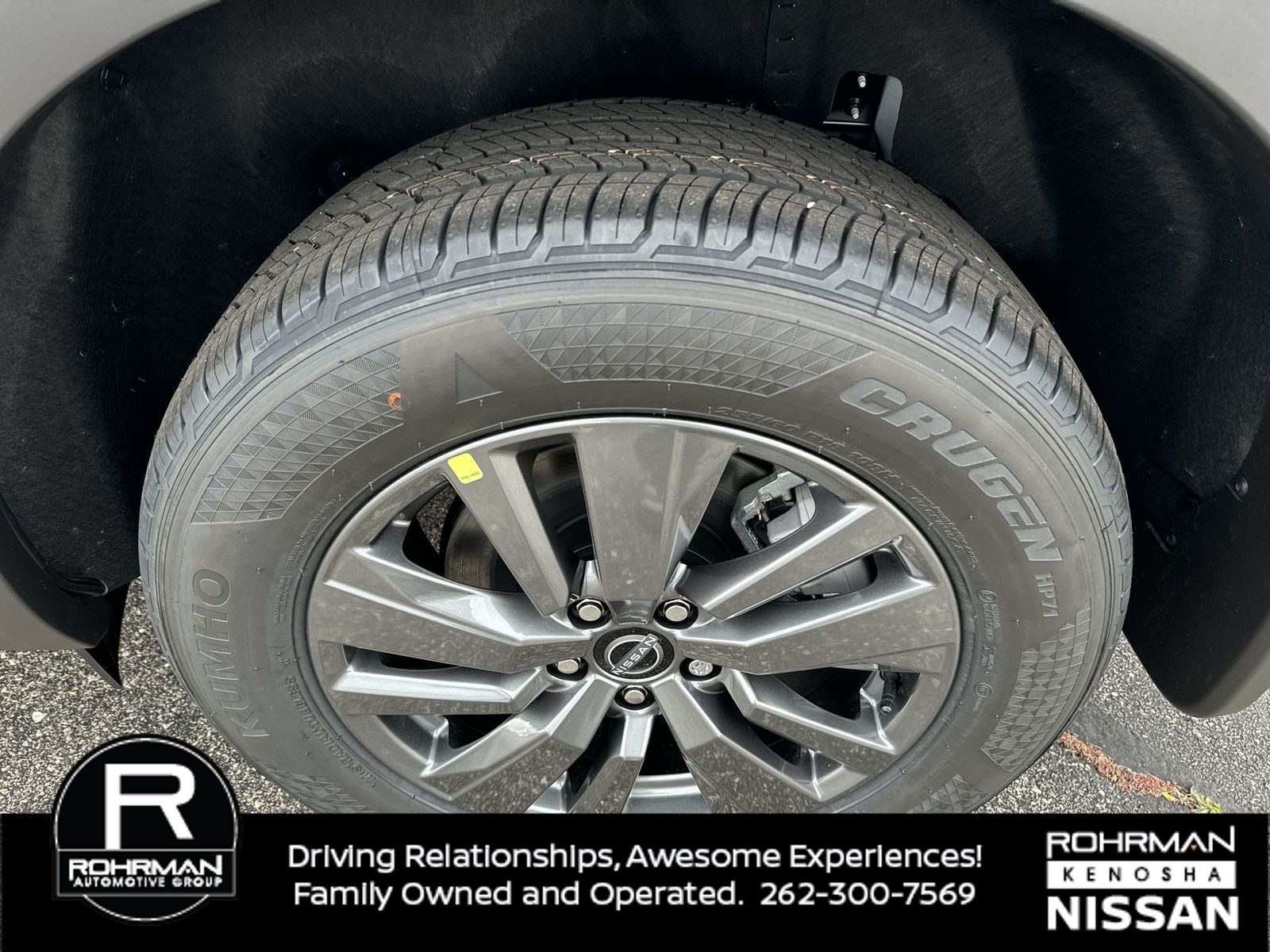 2025 Nissan Pathfinder SV Black Appearance Package