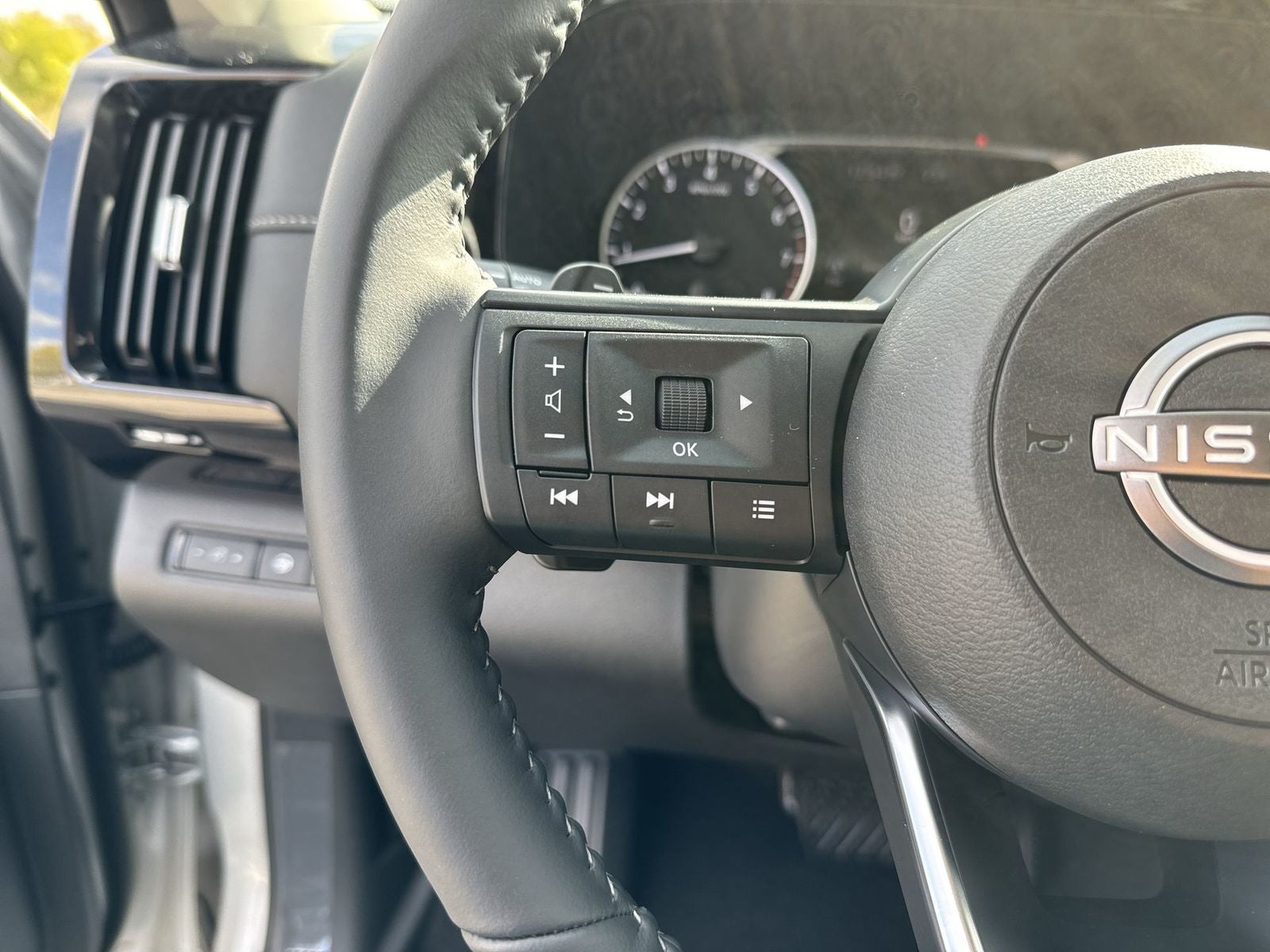 2025 Nissan Pathfinder SV Black Appearance package