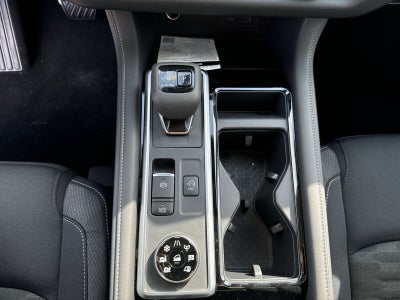 2025 Nissan Pathfinder SV Black Appearance package