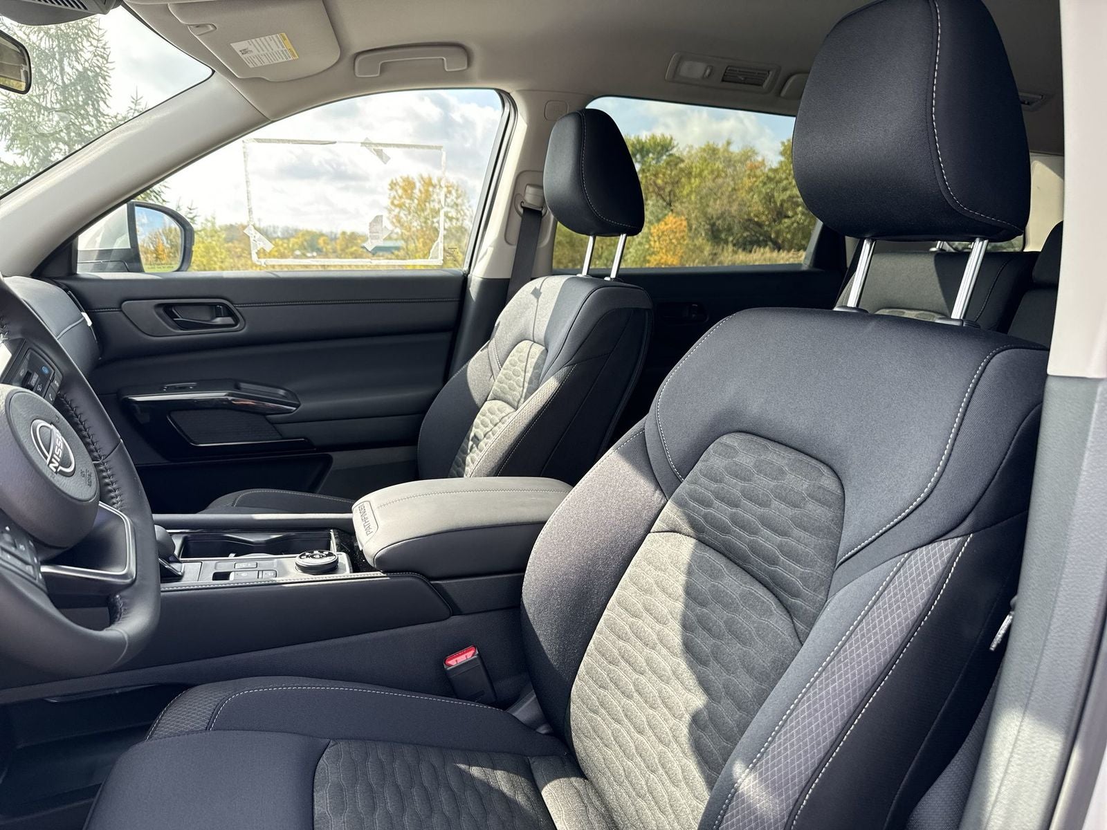 2025 Nissan Pathfinder SV Black Appearance package