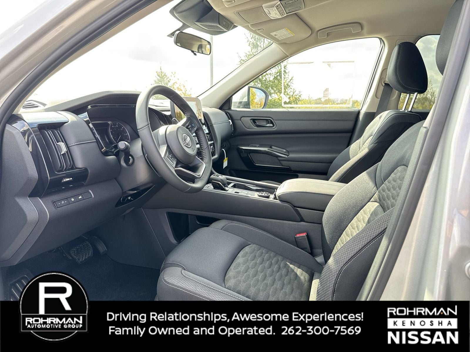 2025 Nissan Pathfinder SV Black Appearance package