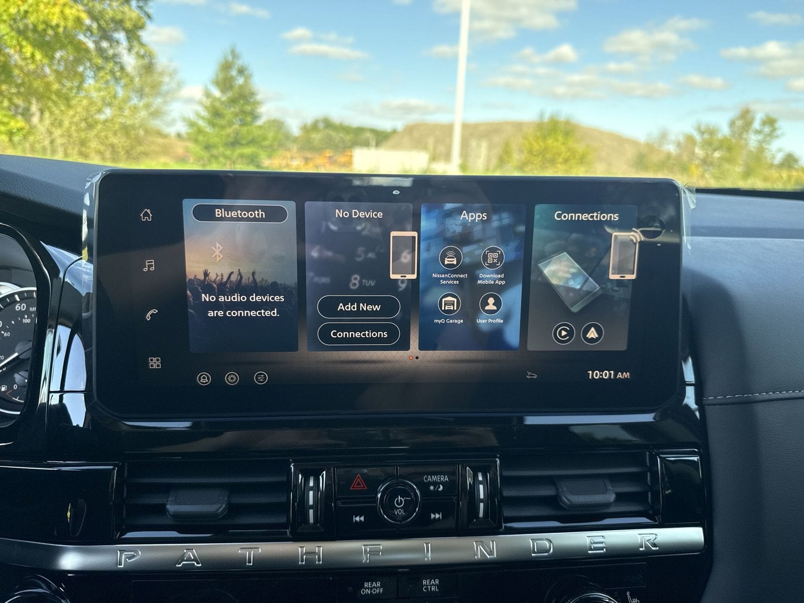 2026 Nissan Pathfinder SV