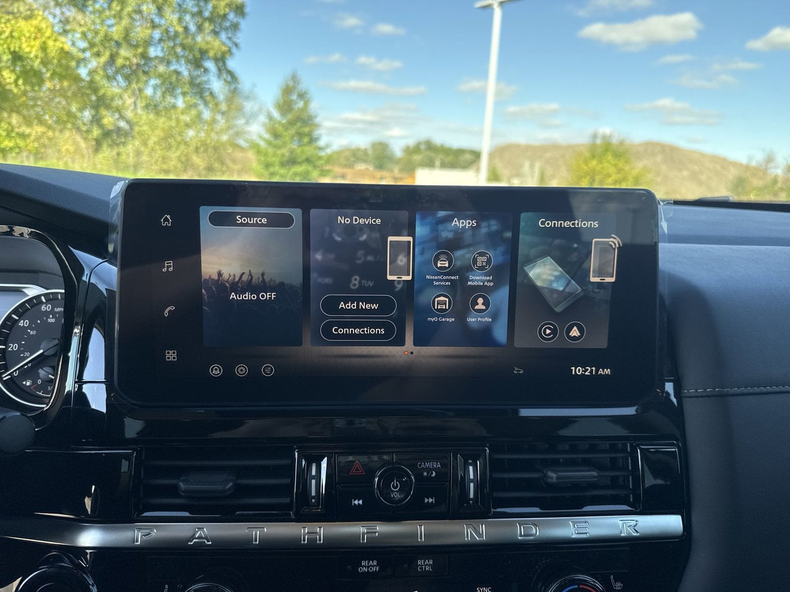 2026 Nissan Pathfinder SV