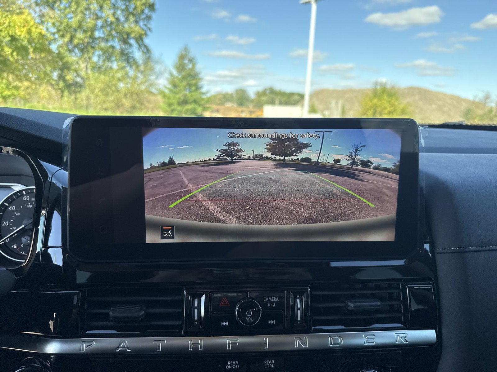 2026 Nissan Pathfinder SV