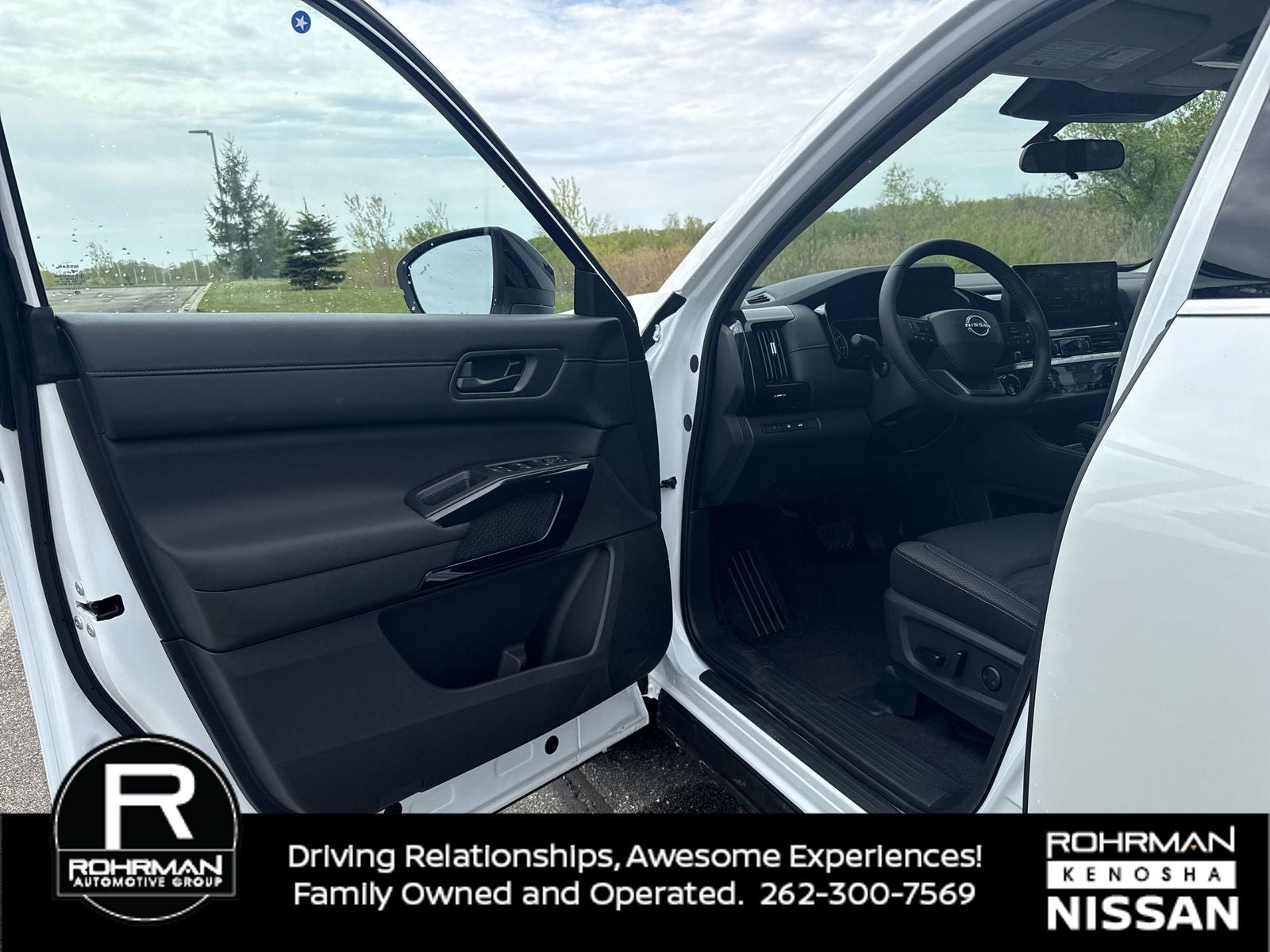 2026 Nissan Pathfinder SV