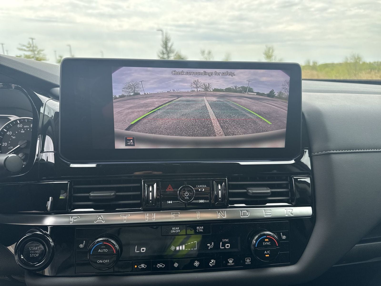 2026 Nissan Pathfinder SV