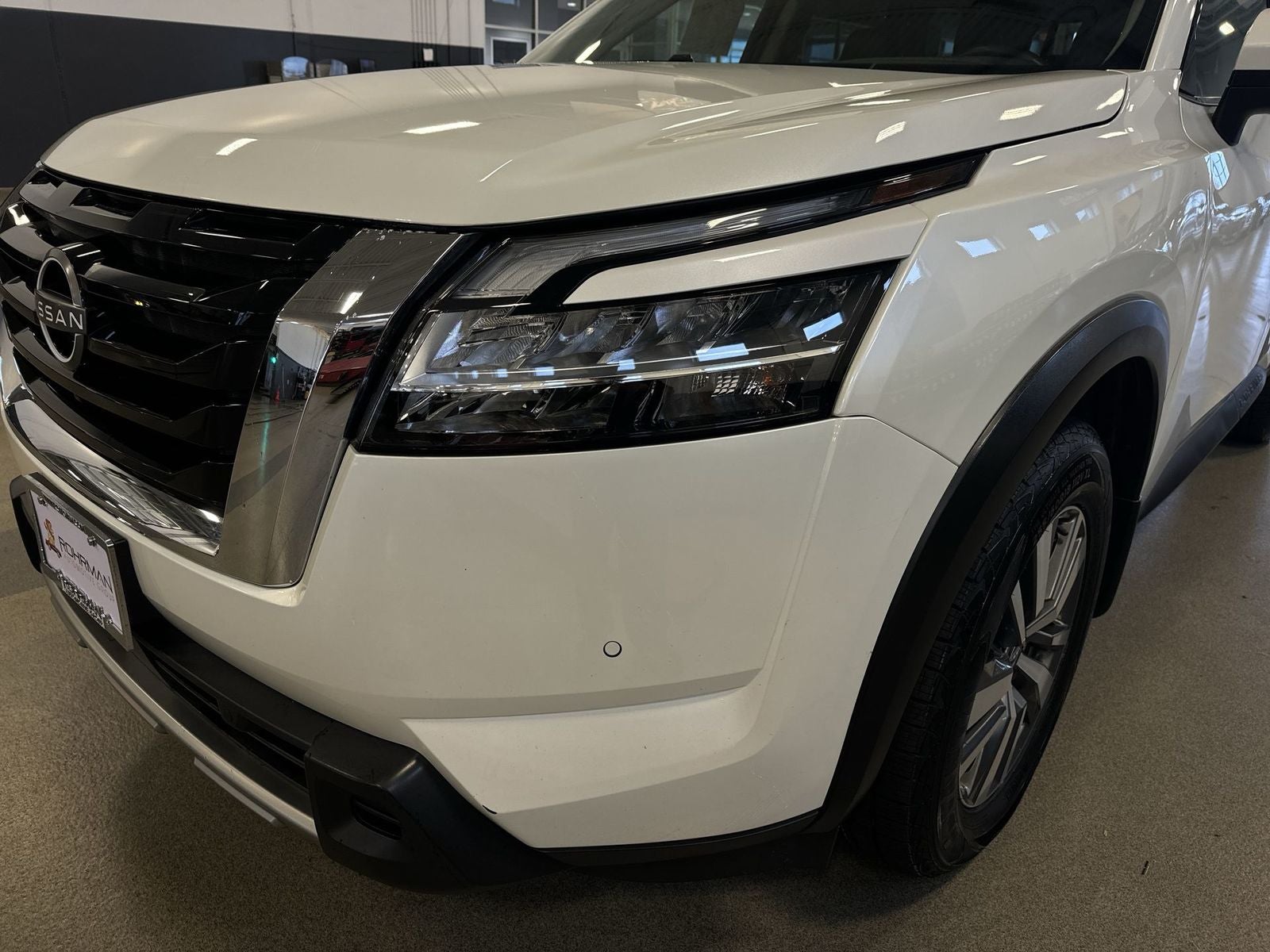 2024 Nissan Pathfinder SL