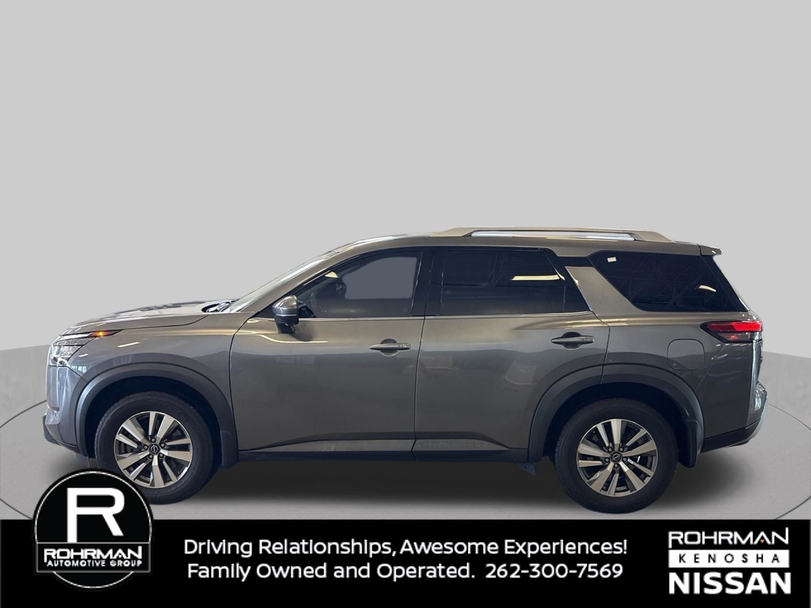 2022 Nissan Pathfinder SL