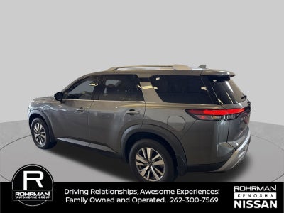 2022 Nissan Pathfinder SL