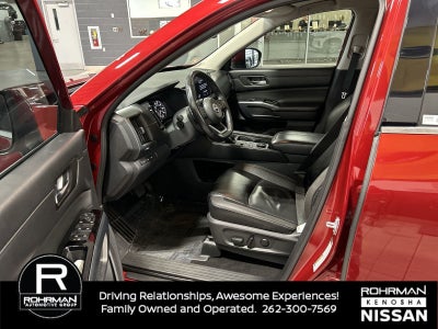 2023 Nissan Pathfinder SL