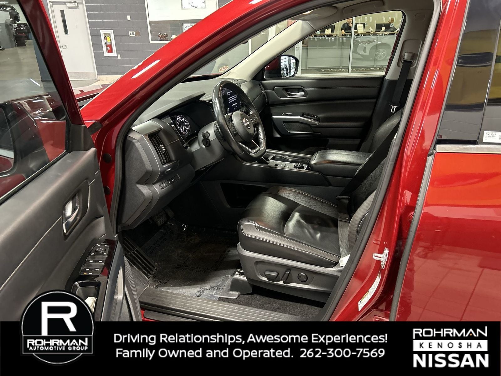 2023 Nissan Pathfinder SL