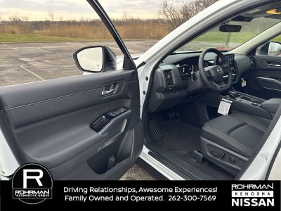 2026 Nissan Pathfinder SL