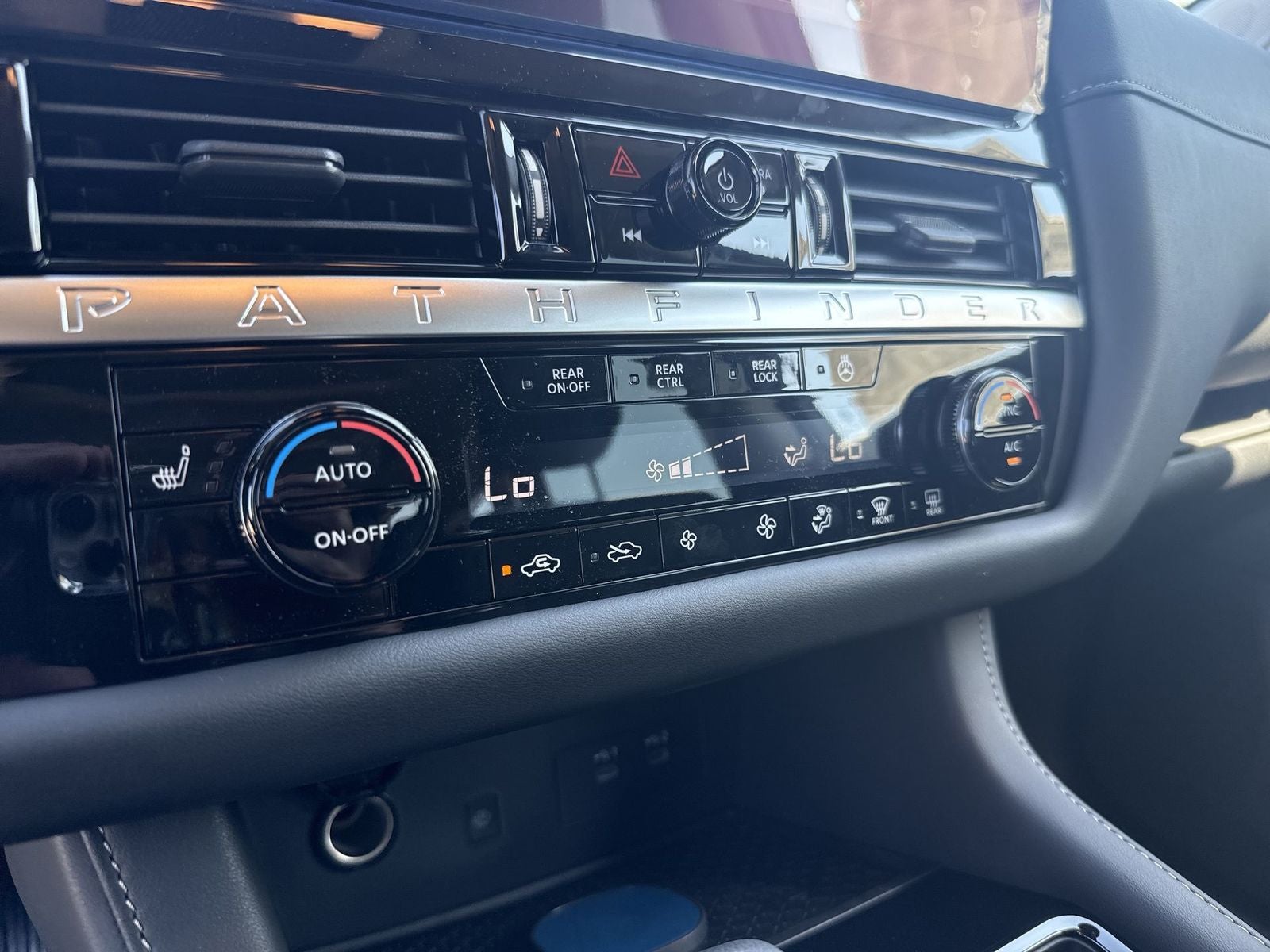 2026 Nissan Pathfinder SL Premium Package