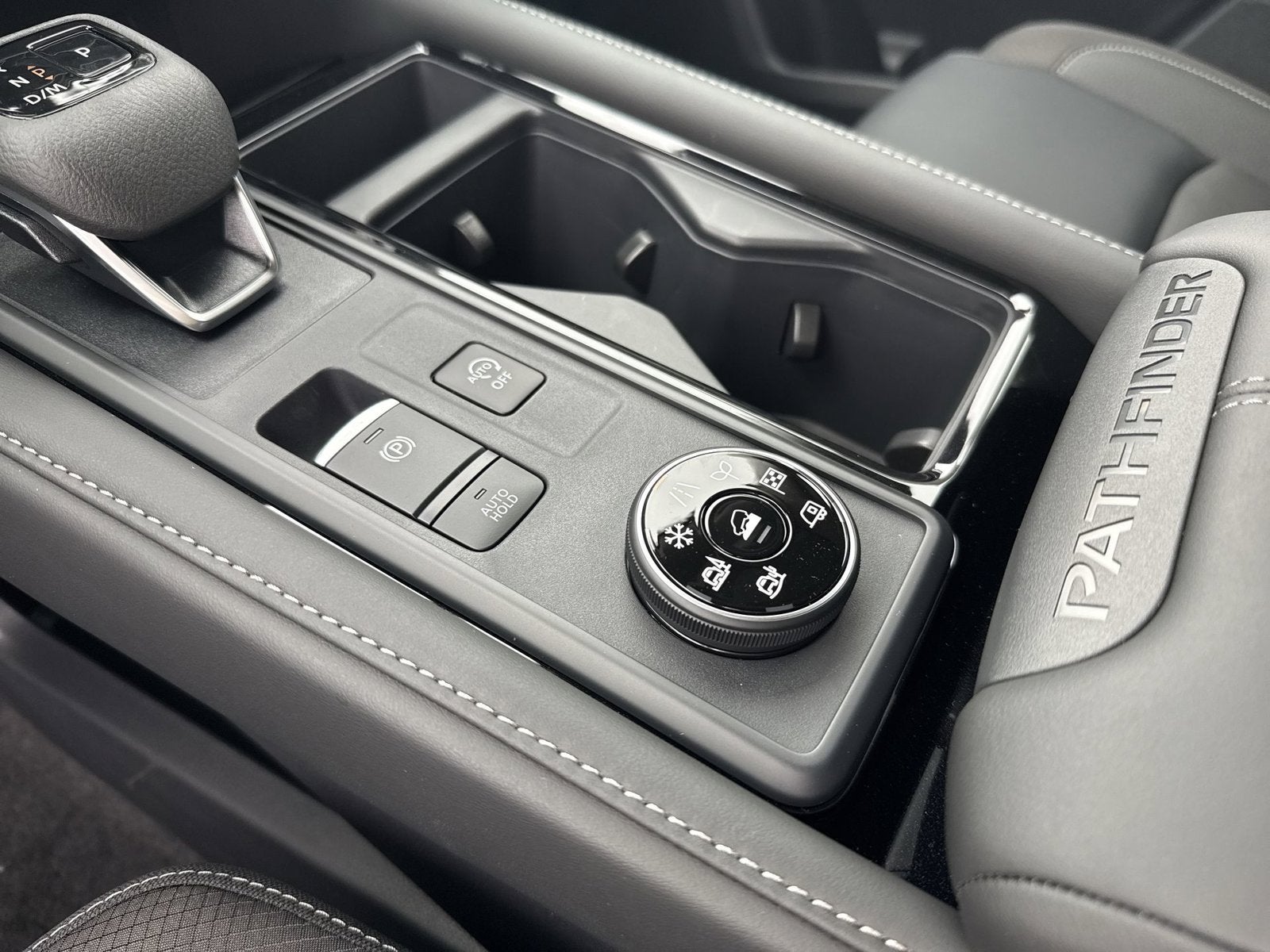 2026 Nissan Pathfinder SL Premium Package