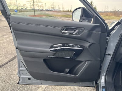 2026 Nissan Pathfinder Platinum Captain Chairs Package