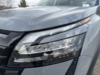 2026 Nissan Pathfinder Platinum Captain Chairs Package