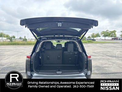 2026 Nissan Pathfinder Platinum Captain's Chairs Package