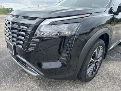 2026 Nissan Pathfinder Platinum Captain's Chairs Package